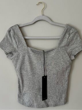 NWT Kyodan Ribbed Short Sleeve Square Neck Top With Built In Bra, Grey – Medium